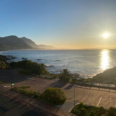 The Sun, Whales & Waves - Seafront Apartment เฮอร์มานุส ภายนอก รูปภาพ