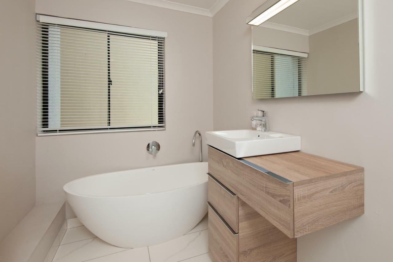 The Sun, Whales & Waves - Seafront Apartment เฮอร์มานุส ภายนอก รูปภาพ
